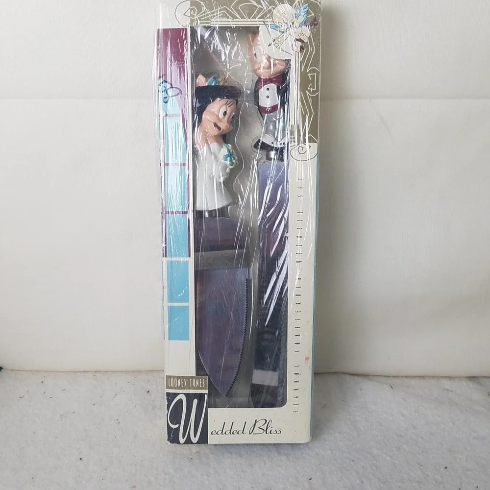 Warner Bros Looney Tunes Cake Server Set White NWOT Wedded anniversary porky pig